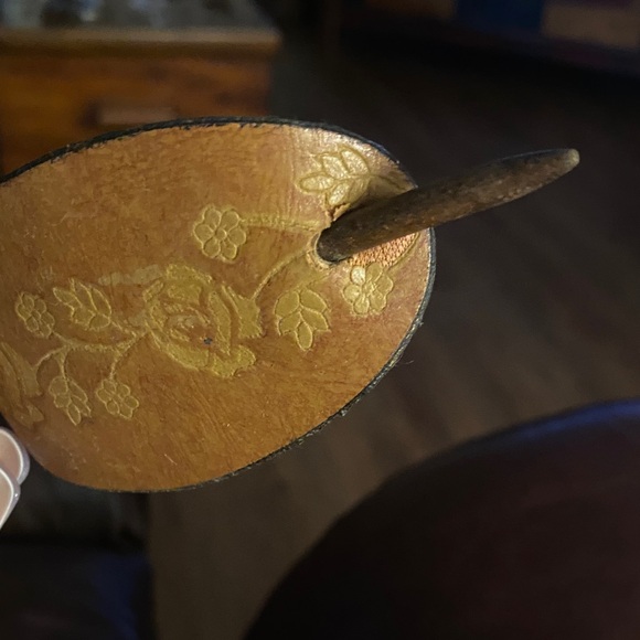 Vintage leather Hair fastener - Picture 3 of 3